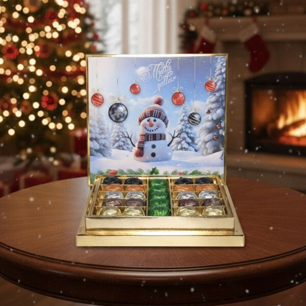 Yılbaşı Kardan Adam & Geyik Arabası Temalı 32 Adetli Madlen Çikolata Kutusu (245gr)