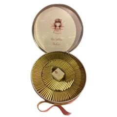 Kız Bebek Teneke Çikolata Kutusu